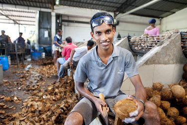 2011 - La compañía hermana, el Dr. Bronner's Germany (DBG), abre en Dusseldorf, distribuye en toda Europa.

Dr. Bronner's co-marca con su proveedor de coco de comercio justo de Sri Lanka (Serendipol) para lanzar los aceites de coco de comercio justo de grano blanco y de grano entero.
